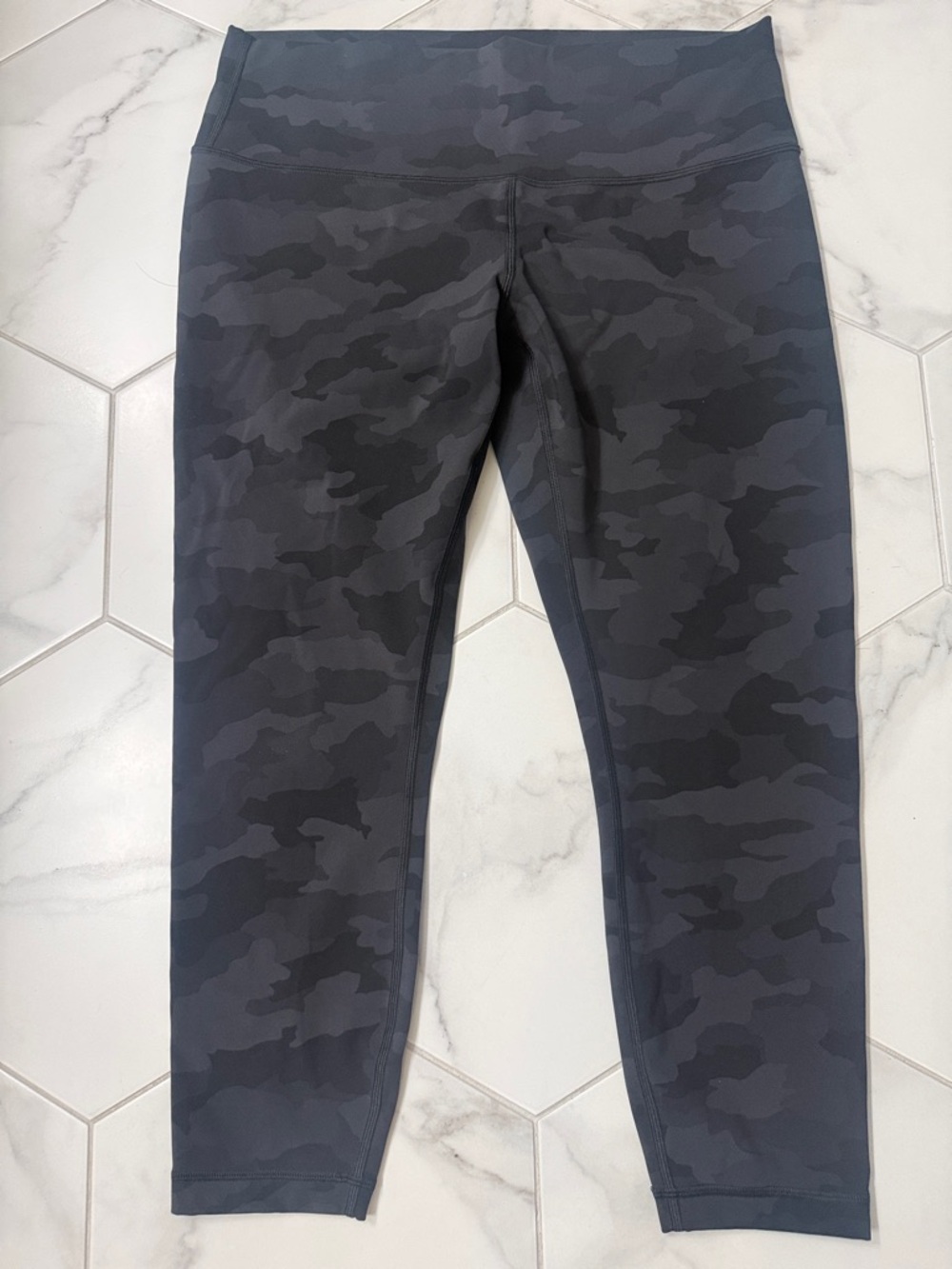 Lululemon Black Camo Active Leggings - Comfortable High-Waist